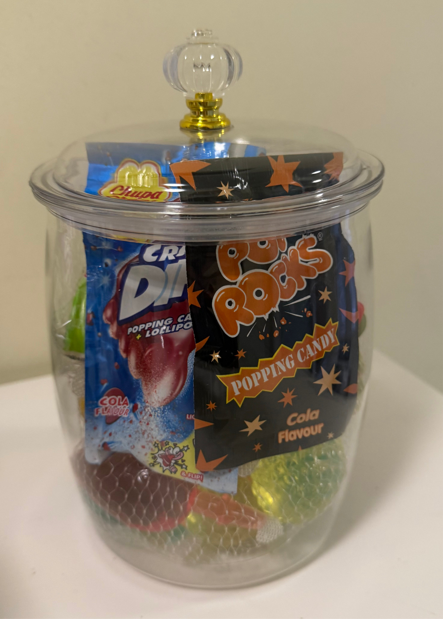 Überraschungs-Glas aus Acryl – gefüllt mit Süßigkeiten